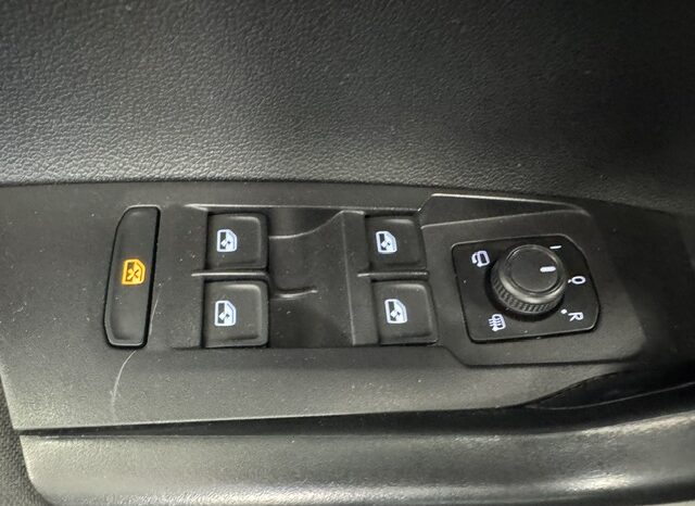 Volkswagen Polo 1.0TSI Life “crema” lleno